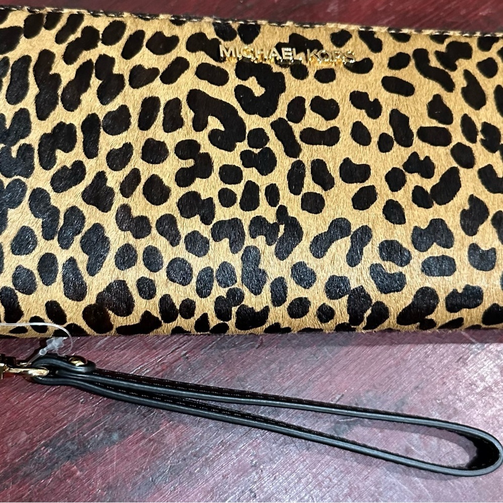 Michael Kors Leopard Print Wristlet Wallet. Nwt and authentic - Picture 2 of 9